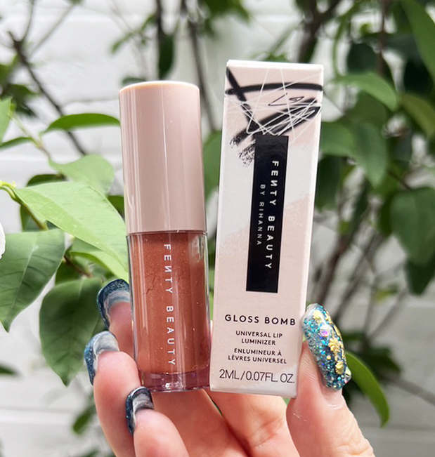 Fenty Beauty Gloss Bomb Universal Lip Luminizer 2ml. #01 Fenty Glow