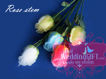 เทียนหอมดอกกุหลาบมีก้าน ดอกตูมและดอกบาน แพ็คถุงแก้ว ผูกเชือกพร้อมใบไม้