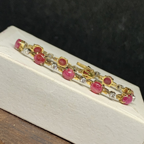 รหัส 64102 สร้อยข้อมือ ทับทิม หลังเบี้ย คั่นเพชร 10 เม็ด 0.70 กะรัต ทอง14K ความยาว 17 ซม. นน. 11.30 g