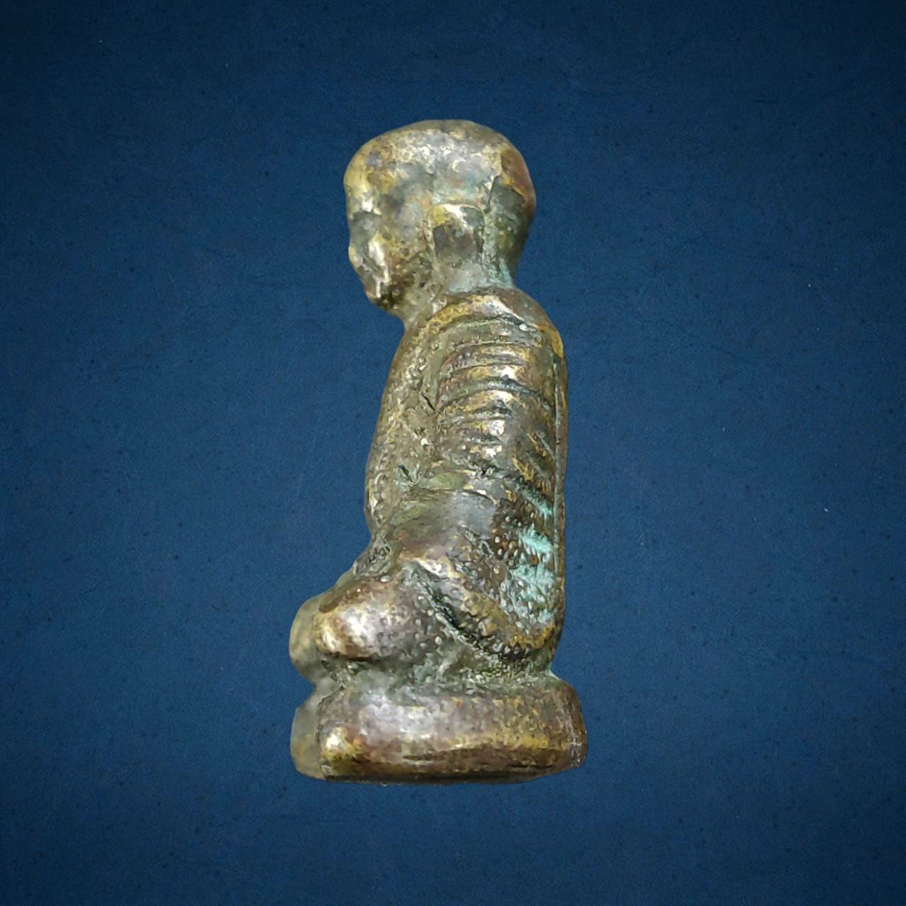 รูปหล่อโบราณหลวงพ่อเงิน วัดท่ามะไฟ จ.พิจิตร เนื้อทองผสม ถือว่าเป็นรูปหล่อยุคต้นๆของหลวงพ่อเงิน วัดบางคลาน