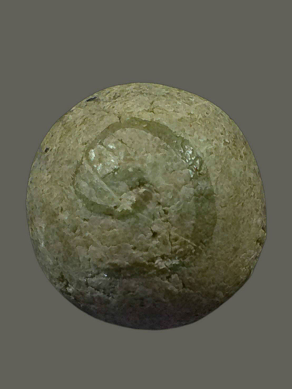 ลูกอม เนื้อผงพุทธคุณ ลงจารสีทอง ไม่ทราบเกจิ ขนาดเหรียญบาท