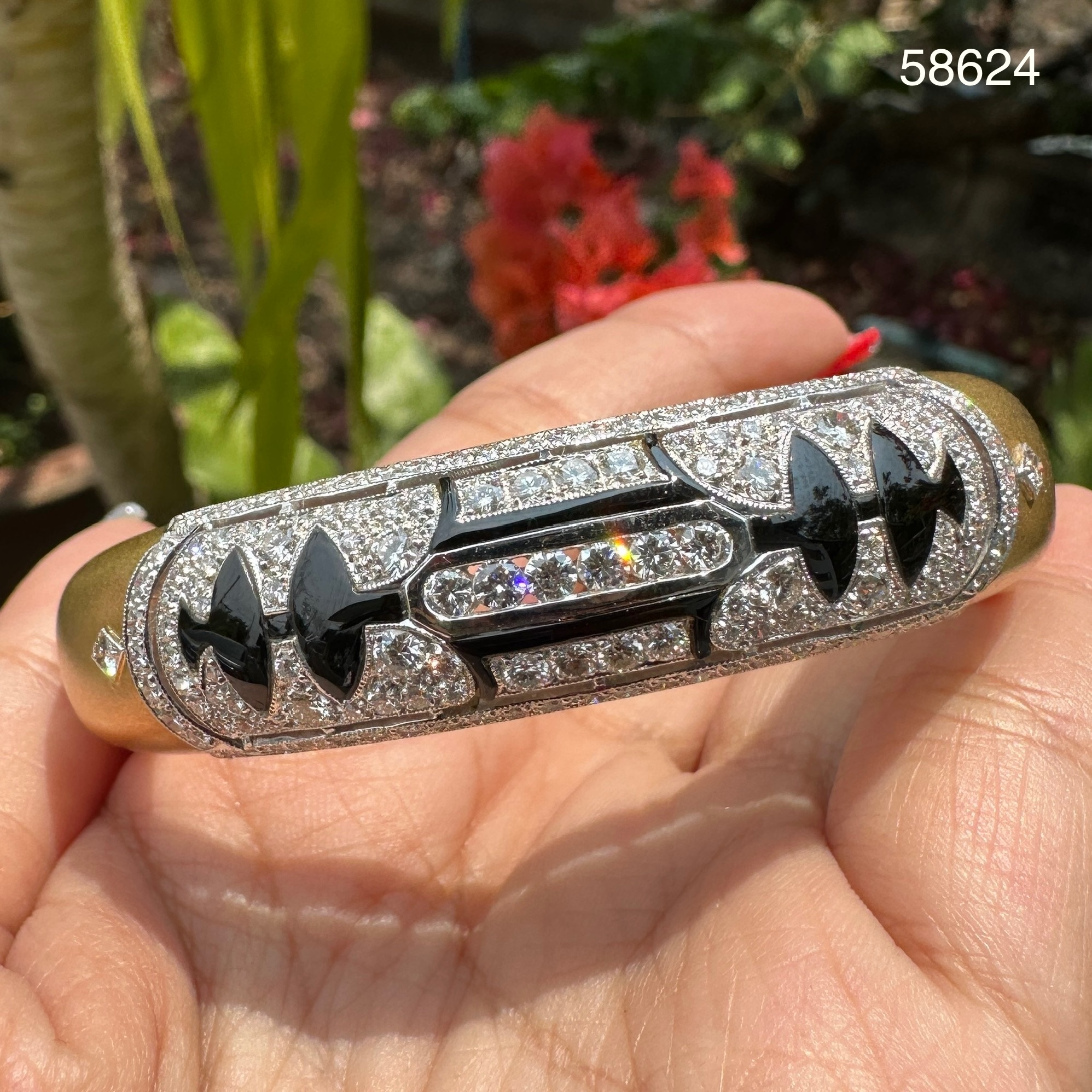 รหัส 58624 กำไล ทองลงยา ฝังเพชร 158 เม็ด 3.00 กะรัต ทอง90 งานสวยมาก นน. 68.05 g