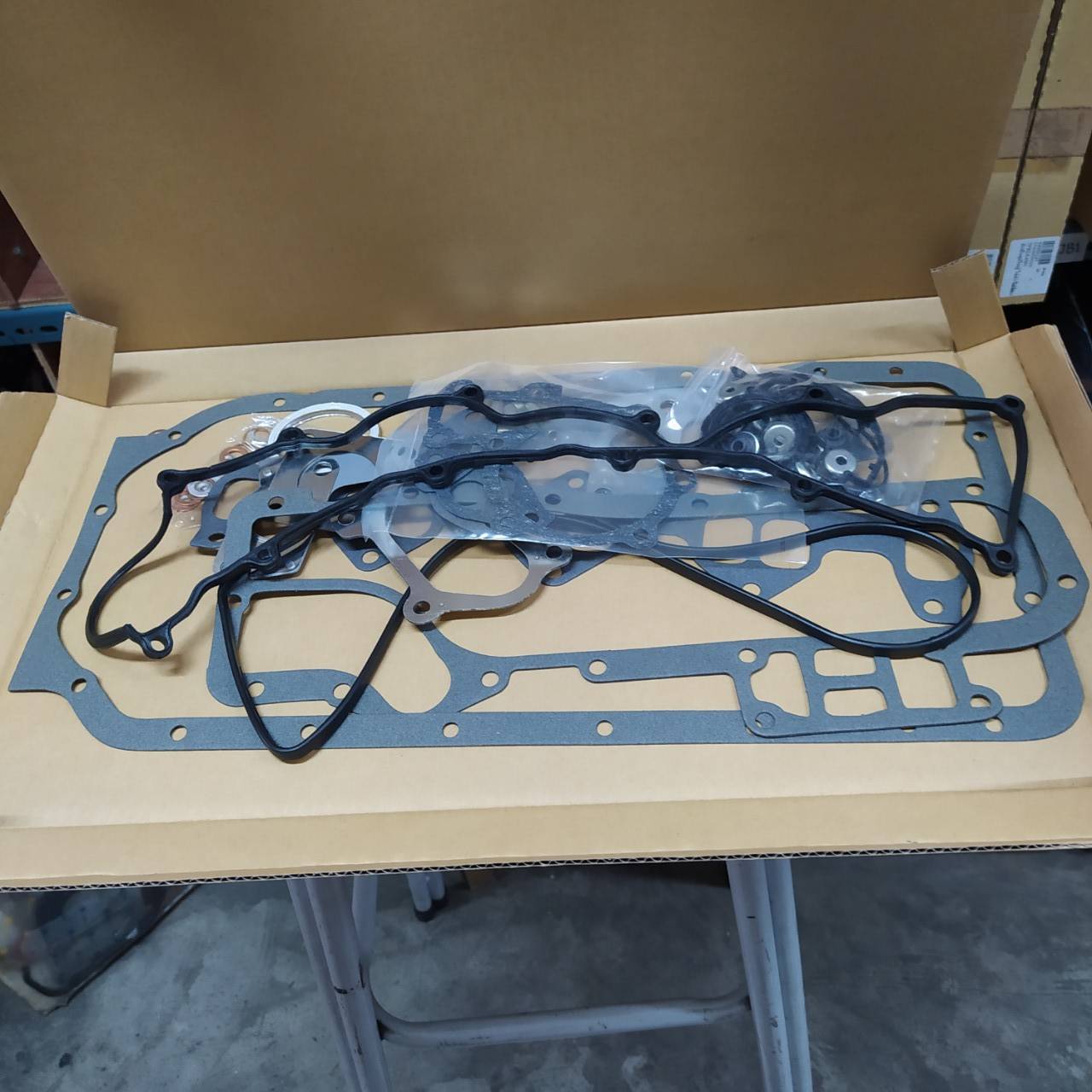 ประเก็นชุดใหญ่ MAZDA / FORD RANGER / FIGHTER มาสด้า / ฟอร์ด เรนเจอร์ ไฟเตอร์ ( ชุดใหญ่ X ไม่มีประเก็นฝาสูบและซีล X ) ยี่ห้อ ERISTIC (Head gasket set)