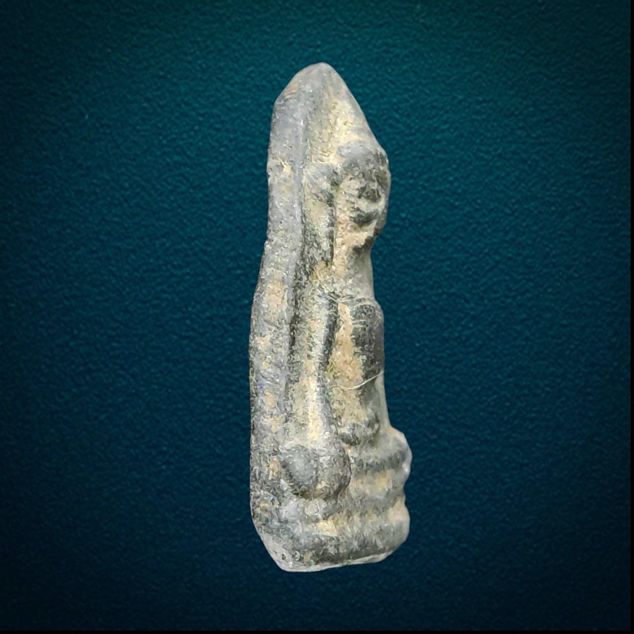 พระผงสุพรรณ พิมพ์หน้าหนุ่ม หลวงตายุทธ วัดพระศรีรัตนฯ จ.สุพรรณบุรี ปี 2525