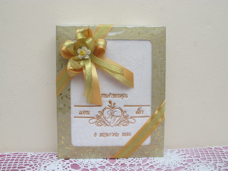 ผ้าขนหนูเช็คตัวเนื้อหนา 27x54 นิ้ว ปักลายป้ายชื่อ แพ็คกล่องเนื้อมุกผูกโบว์