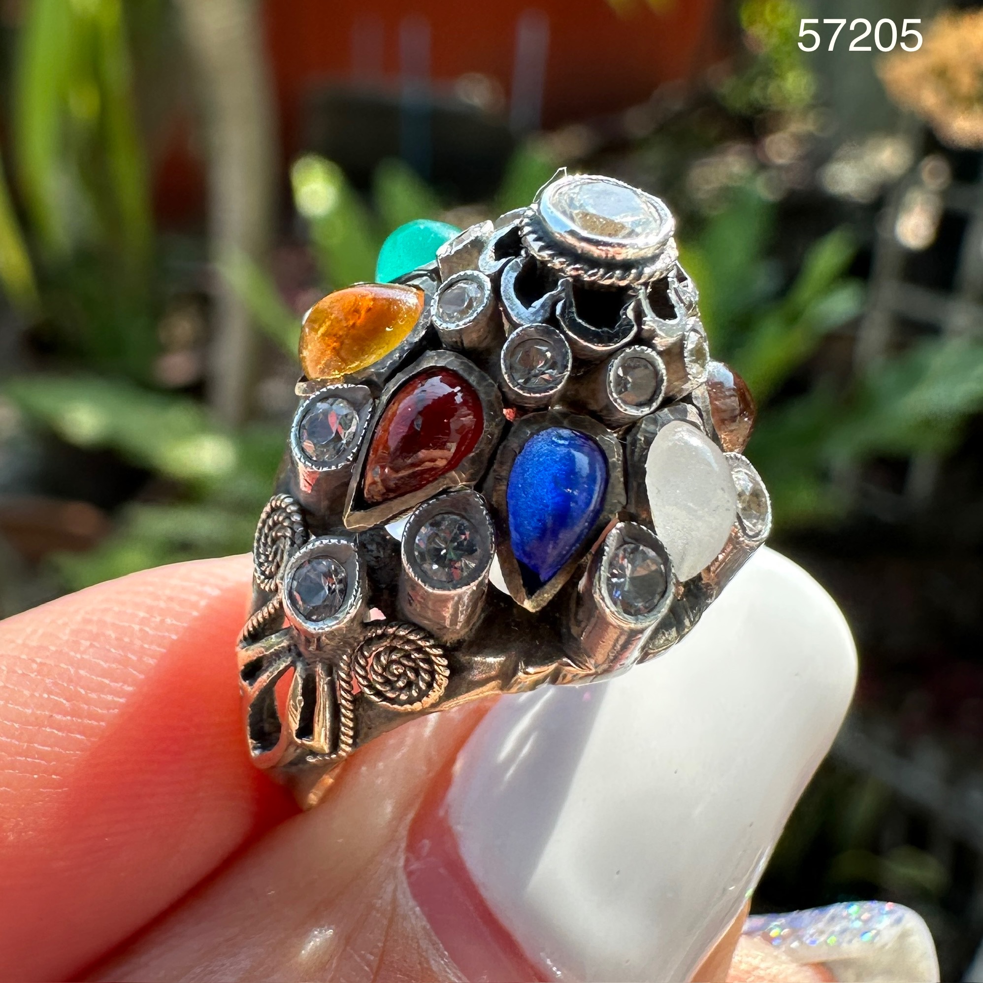 รหัส 57205 แหวน นพเก้า ทรงฉัตร ฝังพลอยขาว งานทองK หลุดจำนำ สวยมาก นน. 4.37 g