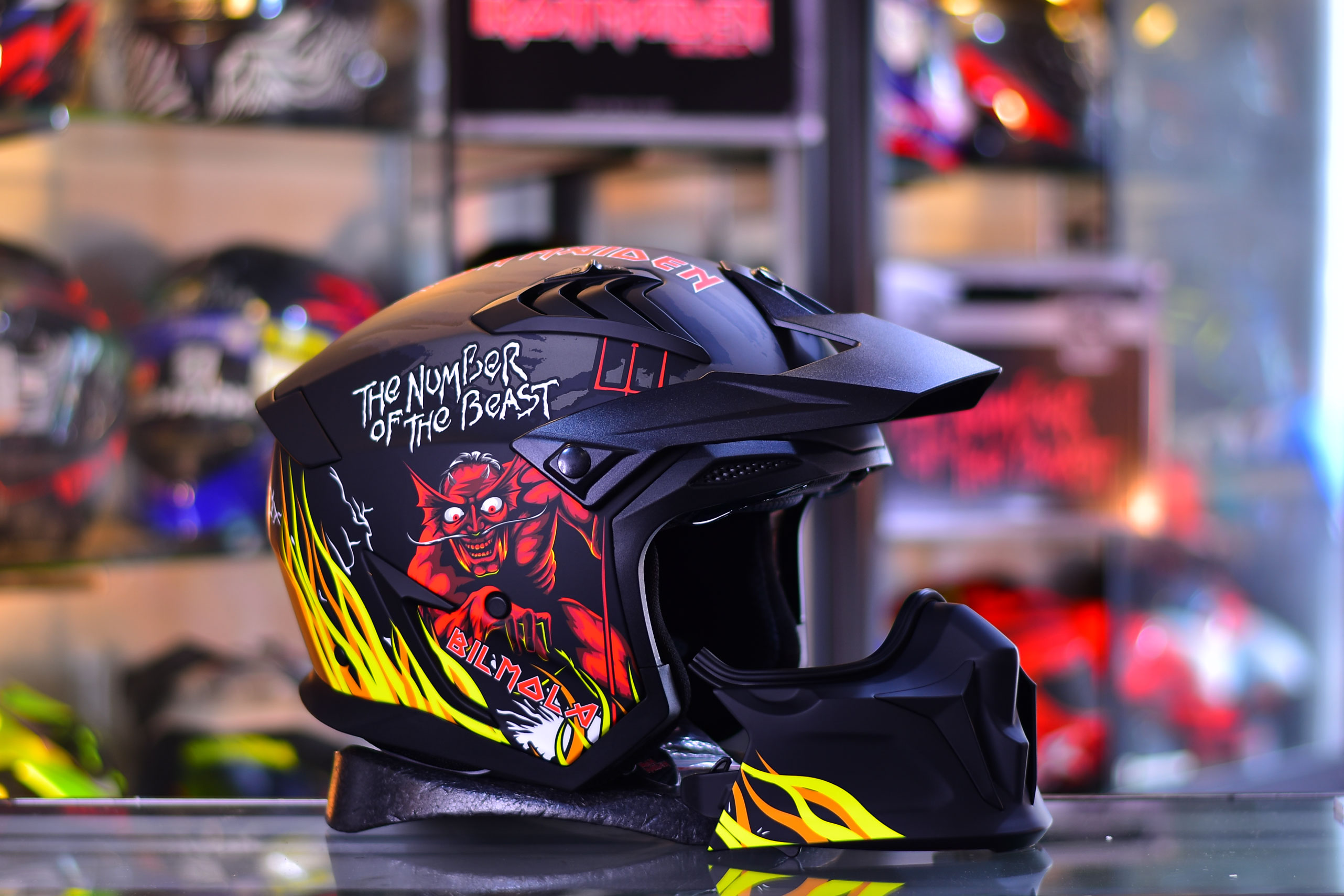 BIlmola model Spiker : THE NUMBER OF THE BEAST Black Matt