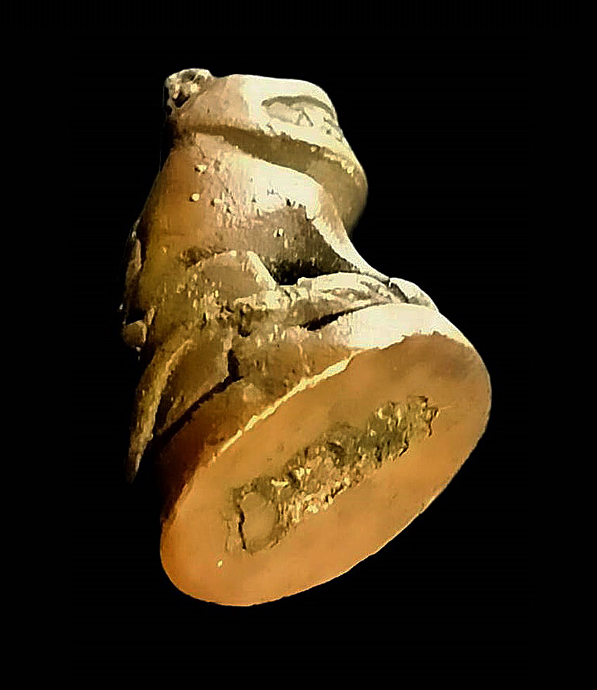 เสือหลวงพ่อปาน รุ่นฝังลูกนิมิต วัดมงคลโคธาวาส (วัดบางเหี้ย) ต.คลองด่าน บางบ่อ จ.สมุทรปราการ ปี2517 เนื้อตะกั่ว ชุบทองแดง