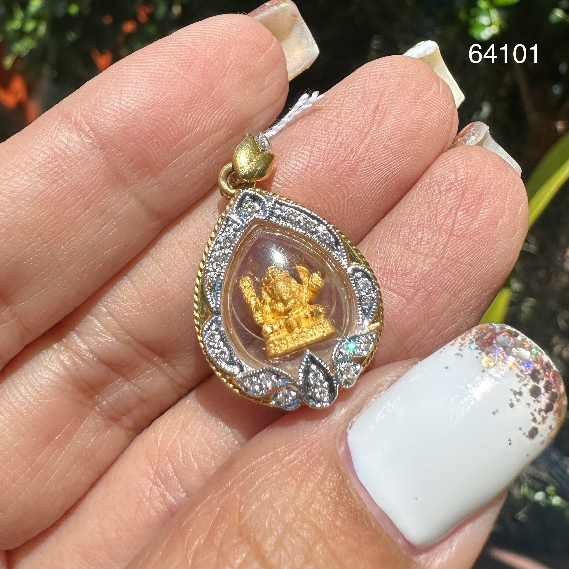 รหัส 64101 พระพิฆเนศวร ลอยองค์ เนื้อทองคำ กรอบทอง ฝังเพชร 19 เม็ด 0.19 กะรัต ทอง90 นน. 4.43 g