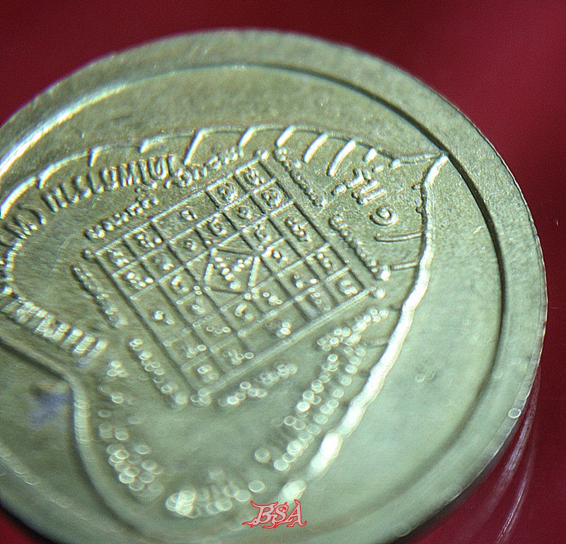 เหรียญกลมไม่มีห่วงพระพุทธ หลวงพ่อเพชร วัดโพธาราม จ.นครสวรรค์ รุ่น 1 ปี 2542