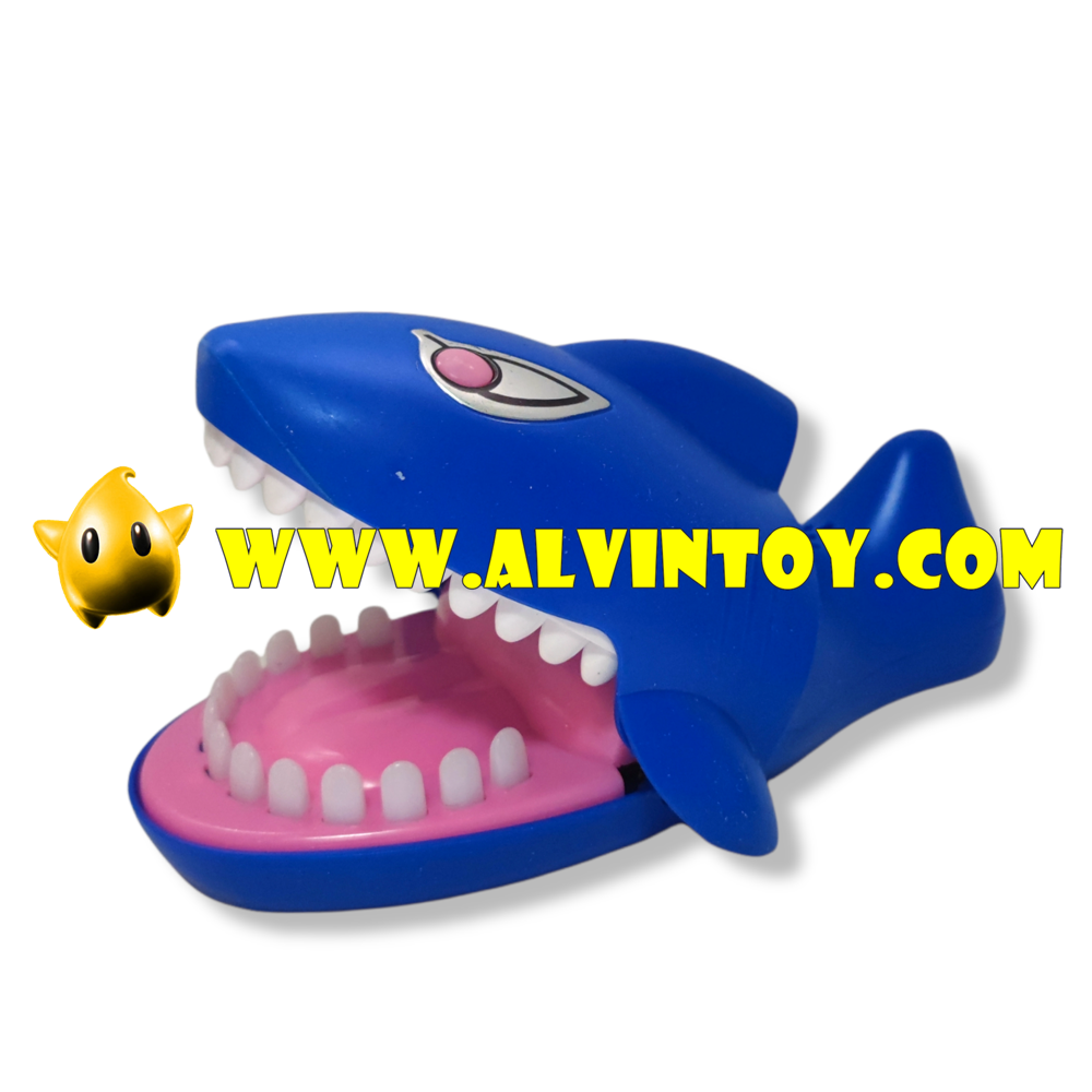 Shark Biting her - ของเล่นปลาฉลามงับนิ้ว