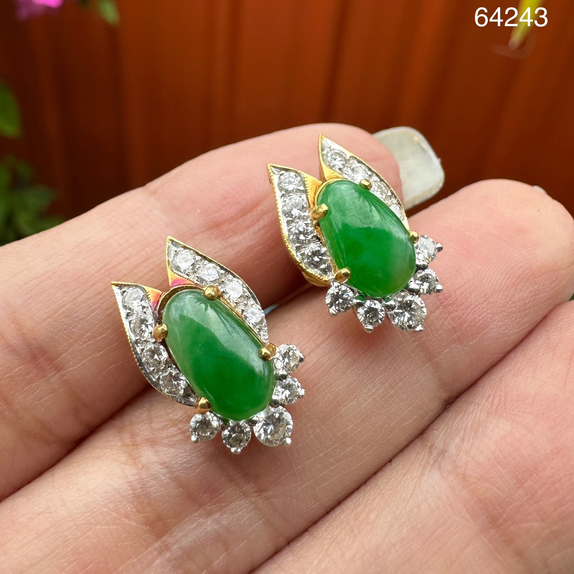 รหัส 64243 ต่างหู หยก พม่า ฝังเพชร 26 เม็ด 0.68 กะรัต ทอง18K นน. 6.68 g