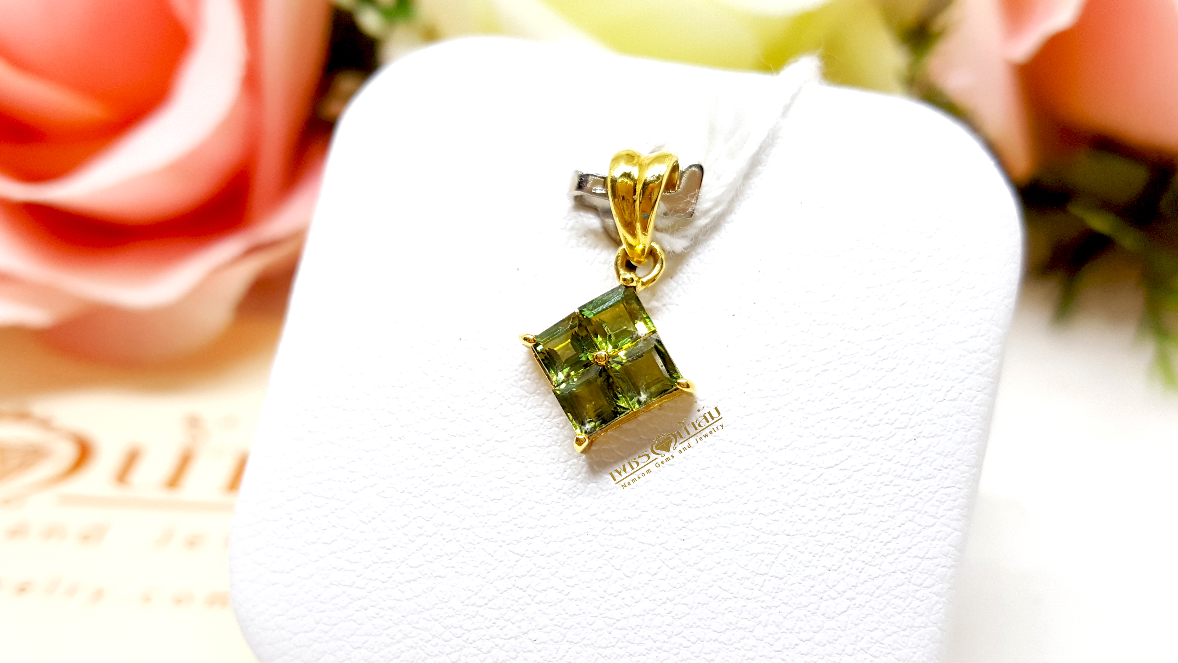 จี้พลอยเขียวส่อง Green Sapphire บ่อบางกะจะ เจียรเหลี่ยม ทรงไทย ชิ้นเล็กน่ารัก สวมใส่ได้ทุกวัน