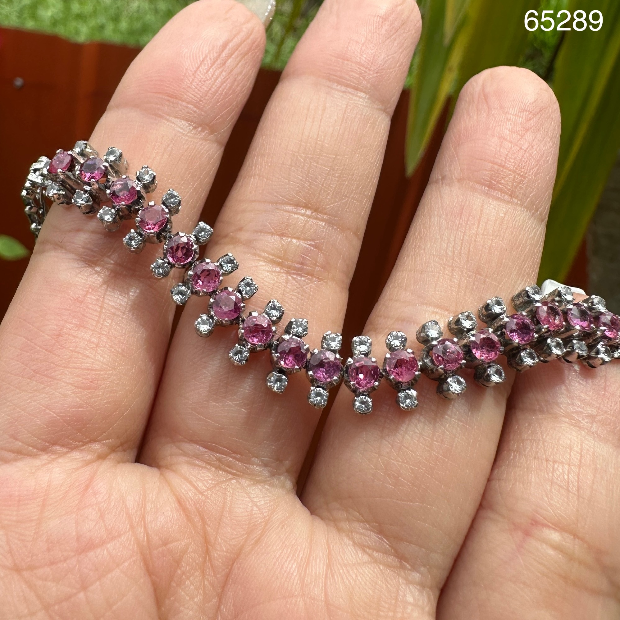รหัส 65289 สร้อยข้อมือ ทับทิม สยาม ดิบ ฝังพลอยขาว ครึ่งหน้า งานปาหะ ยาว 18.00 ซม. พร้อม Cert. นน. 12.06 g