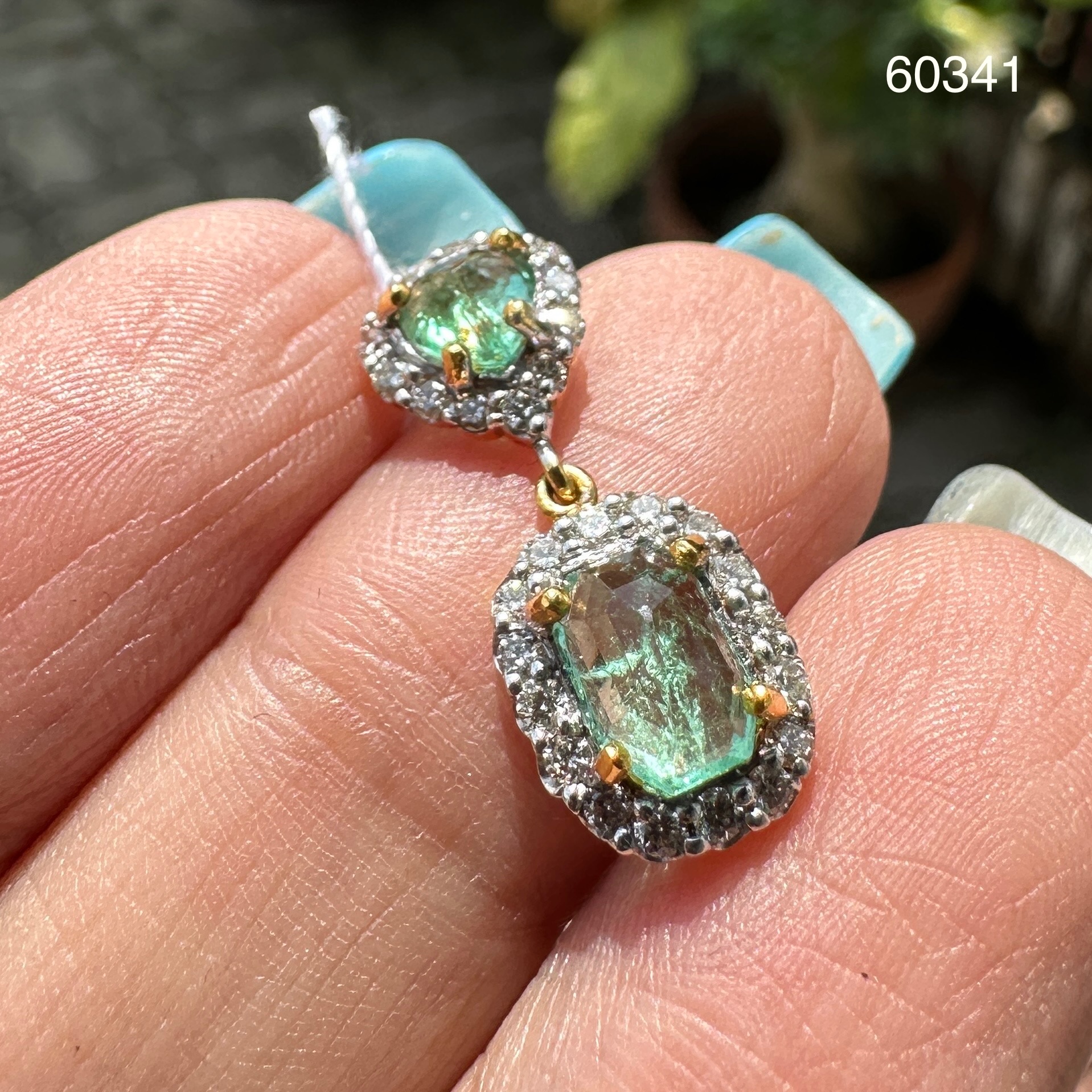รหัส 60341 จี้ มรกต แซมเบีย 2 เม็ด 1.30 กะรัต ล้อมเพชร 29 เม็ด 0.45 กะรัต ทอง18K งานสวยมาก นน. 1.80 g