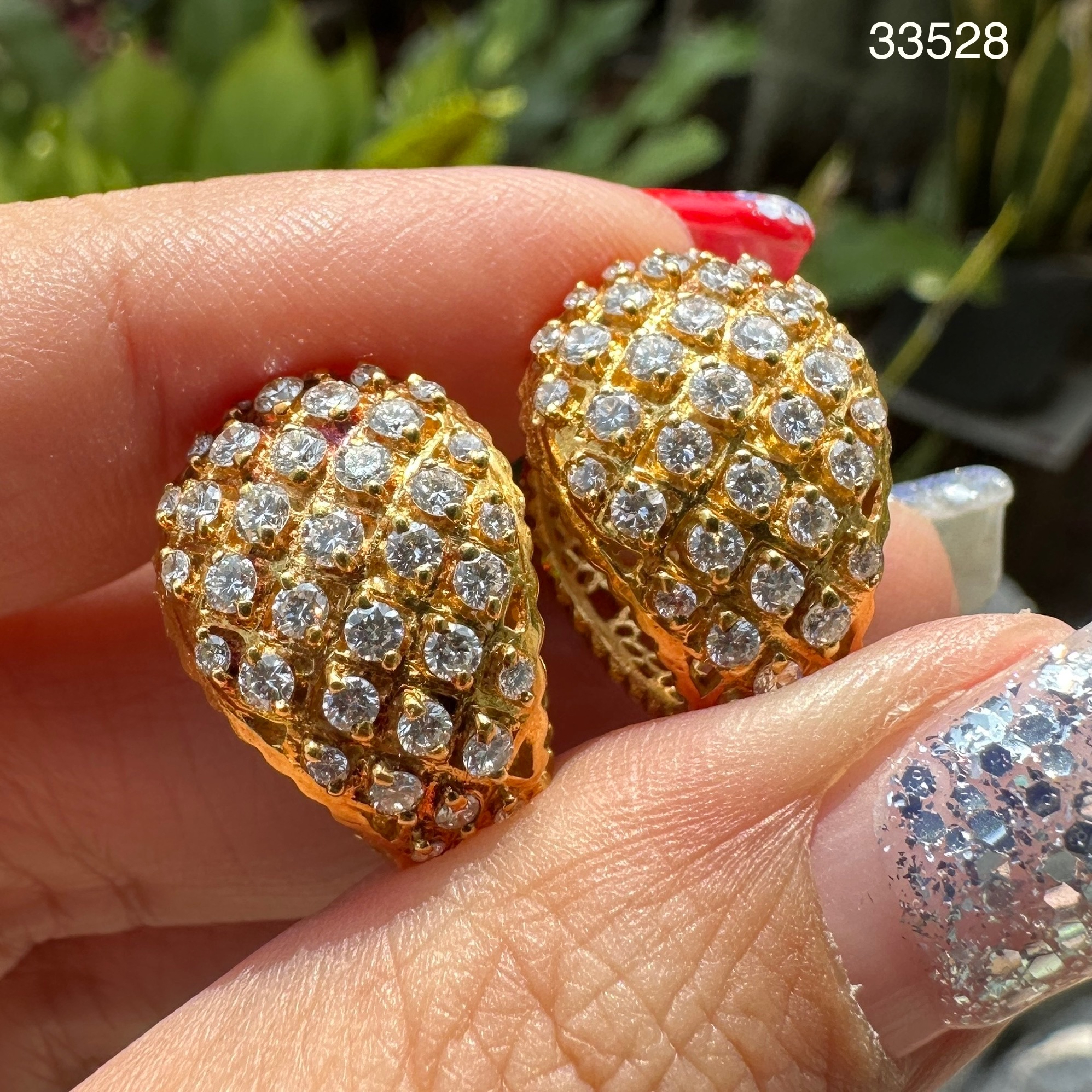 รหัส 33528 ต่างหู ห่วงเพชร ฉลุลาย 74 เม็ด 1.68 กะรัต ทอง90 งานสวยมาก นน. 10.23 g