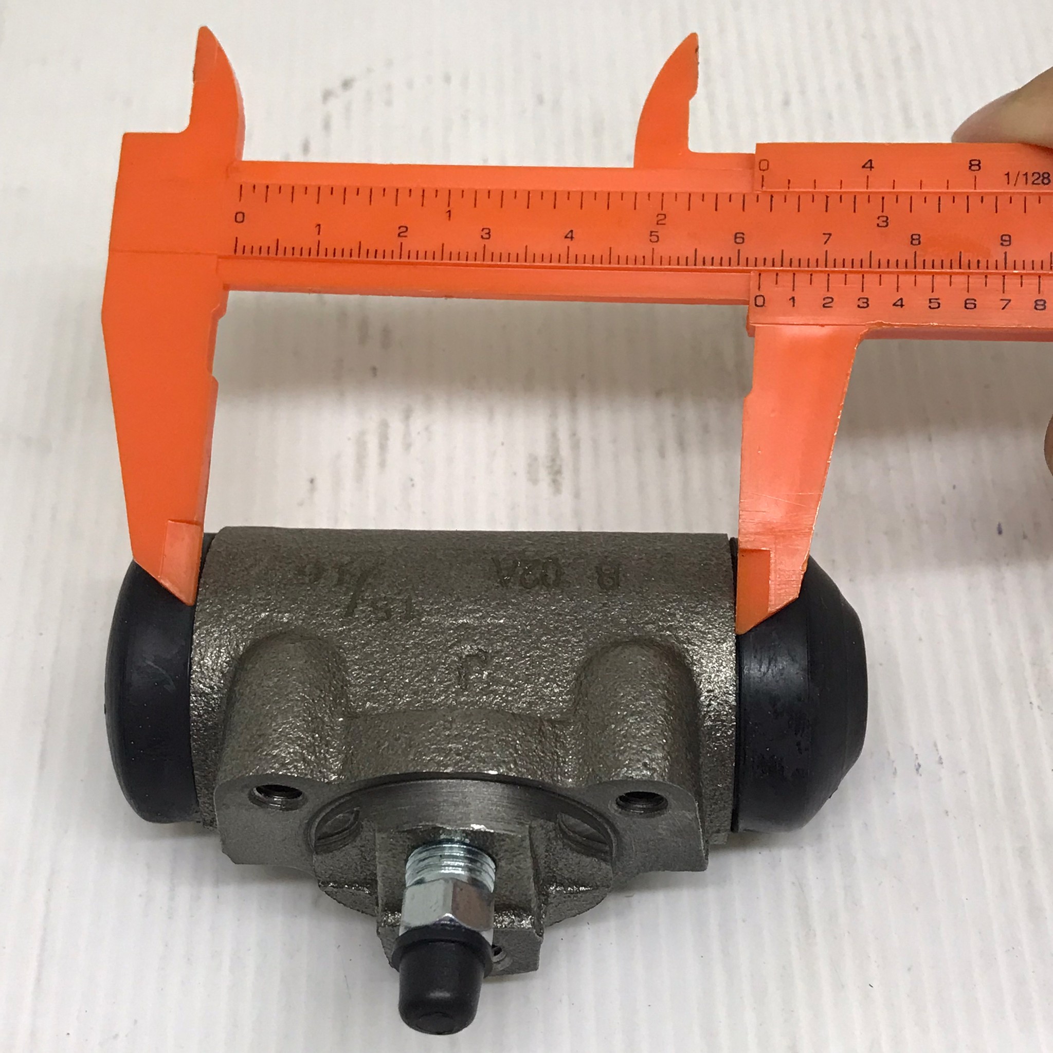 กระบอกเบรคหลัง TOYOTA LH112 / TIGER 2WD / โตโยต้า ตู้หัวจรวด / ไทเกอร์ / ซ้าย/ขวา / ขนาด (15/16) เบอร์ T-1136 / 47550-30100 / WTT-269 ยี่ห้อ BOC (Brake Wheel Cylinder)