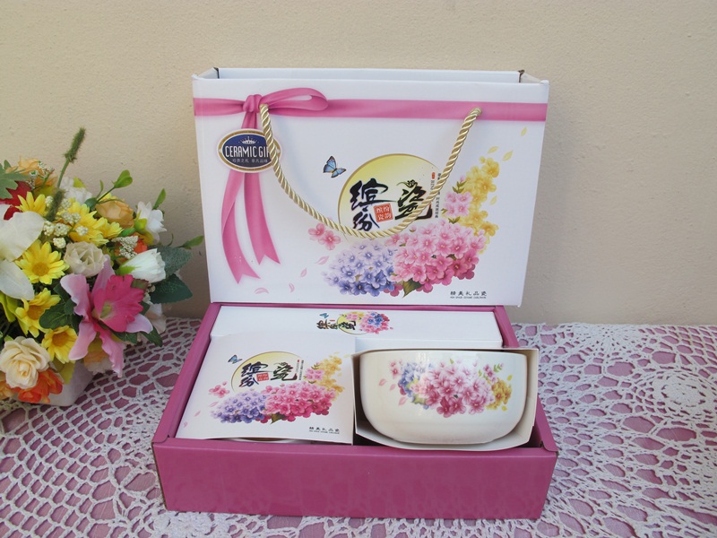 เซตชาม ตะเกียบ 2ชุด แพ็คกล่องสายงามหรู พร้อมโบว์และป้ายชื่อ