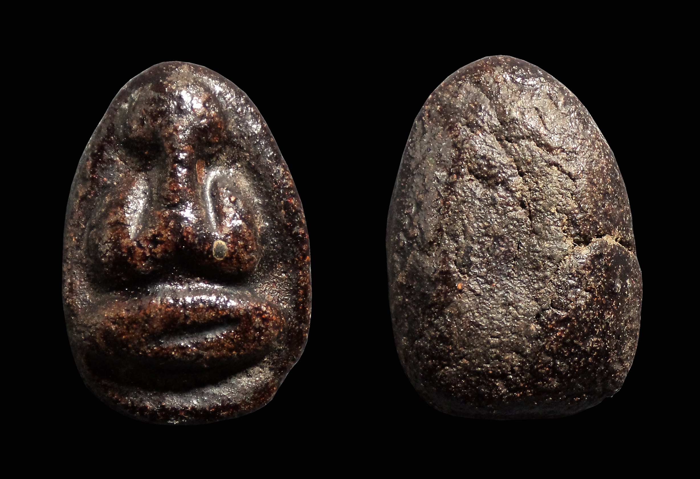 พระปิดตา เนื้อผงคลุกรักเก่า