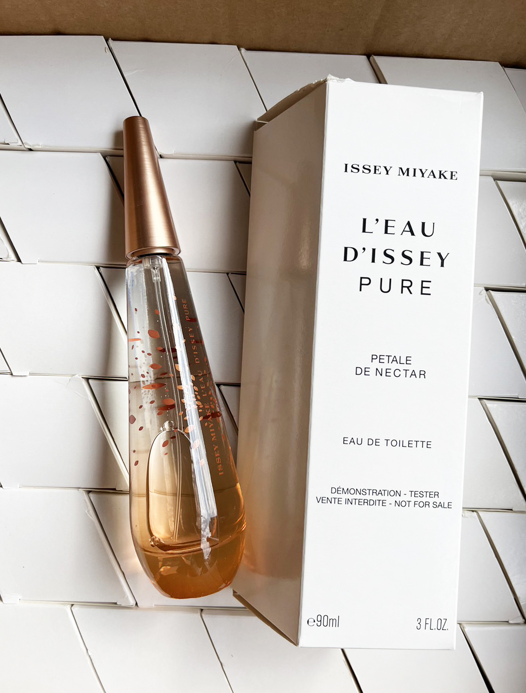 Issey Miyake L'Eau D'Issey Pure Petale de Nectar Eau De Toilette 90ml. (เคาเตอร์ 4,500฿)