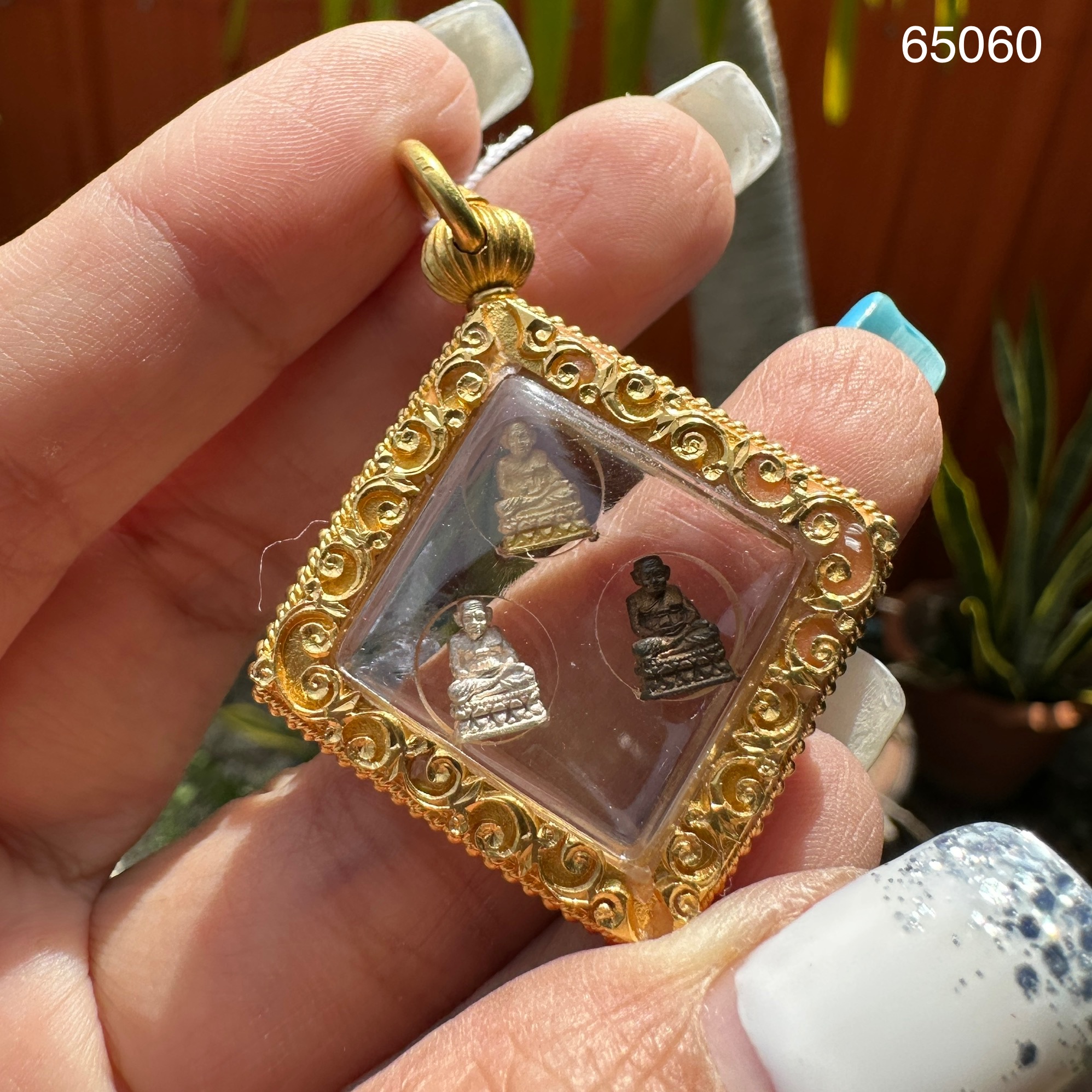 รหัส 65060 หลวงปู่ทวด เนื้อทองคำ 3 กษัตริย์ เลี่ยมทอง90 นน. 14.58 g