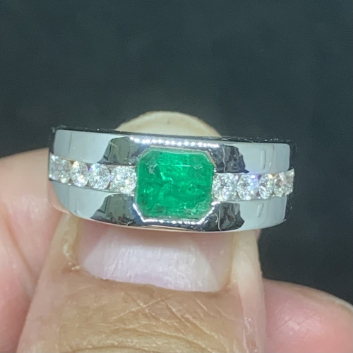 รหัส 65164 แหวน มรกต โคลัมเบีย ฝังเพชร เบลเยี่ยม 10 /0.30 กะรัต ทองคำขาว 18K ขนาด 58.5 หลุดจำนำ นน. 8.70 g