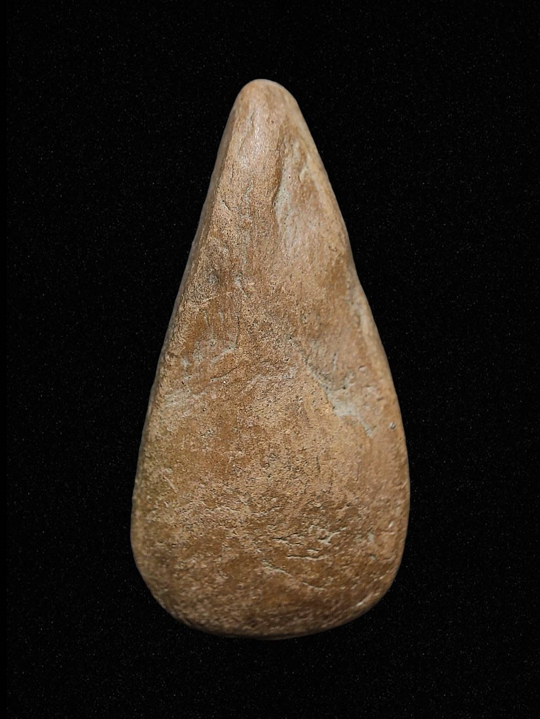 พระพิมพ์นางกำแพง เม็ดมะเคล็ด เนื้อดิน