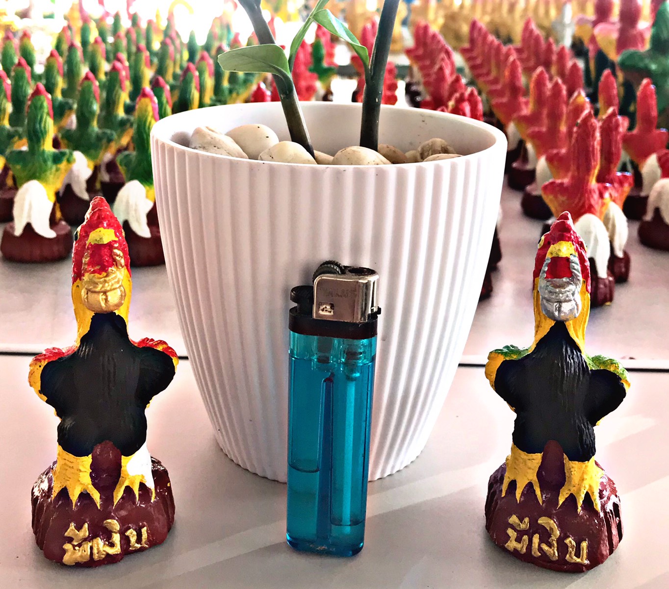 ไก่ปูนปั้นถวายตาไข่ตั้งหิ้งที่บ้าน งานแฮนด์เมด