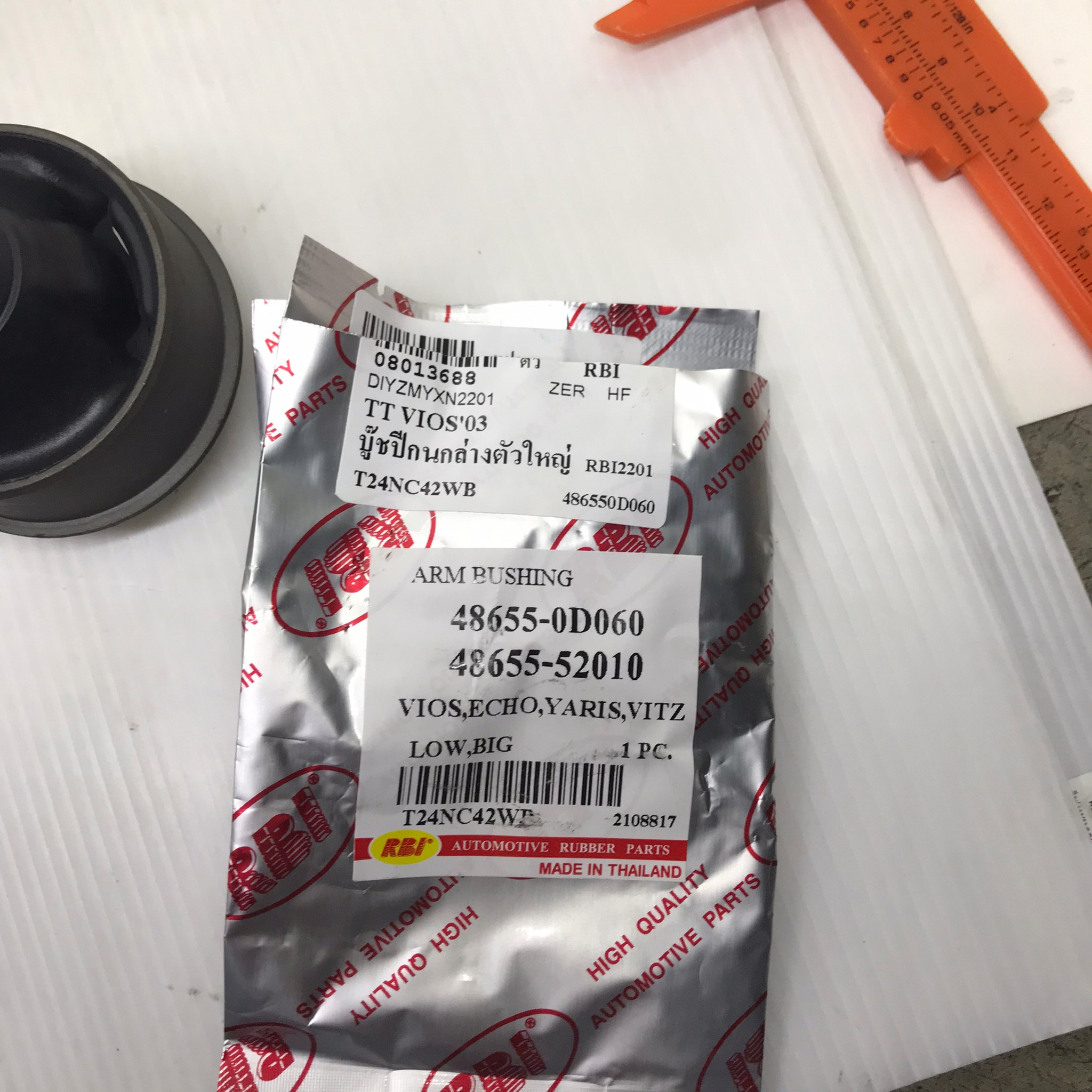 (1ตัว) บู๊ชปีกนก TOYOTA ตัวล่าง ตัวใหญ่ VIOS ปี 2003-2006 / YARIS ตัว ล่าง โตโยต้า วีออส ยาริส / LOWER / BIG ARM BUSHING ยี่ห้อ RBI / เบอร์ 48655-0D060 / 48655-52010 / T24NC42WB