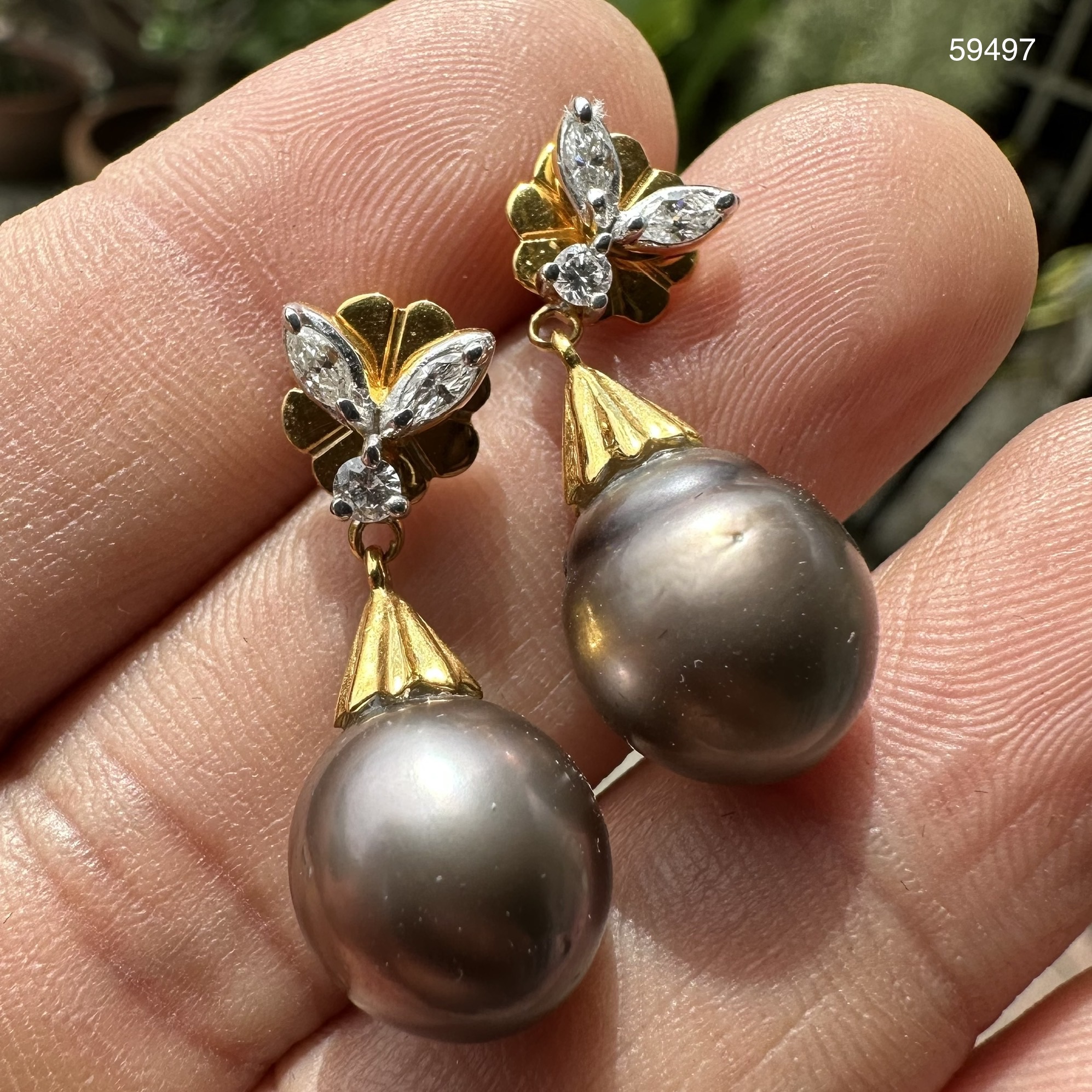 รหัส 59497 ต่างหู มุก South sea 11 มิล ฝังเพชร 6 เม็ด 0.24 กะรัต ทอง18k งานสวยมาก นน. 7.92 g