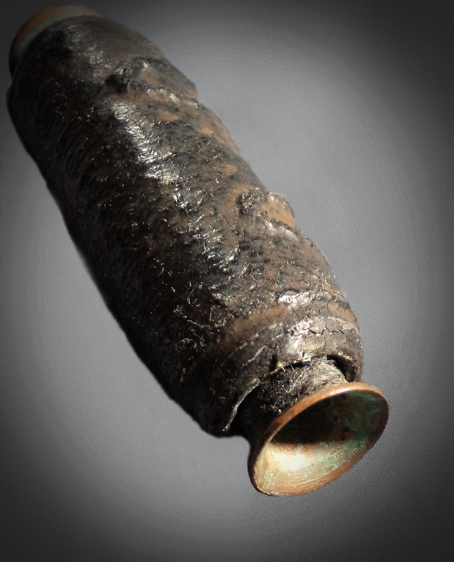 ตะกรุด 2นิ้ว ถักเชือกลงรัก ไม่ทราบที่