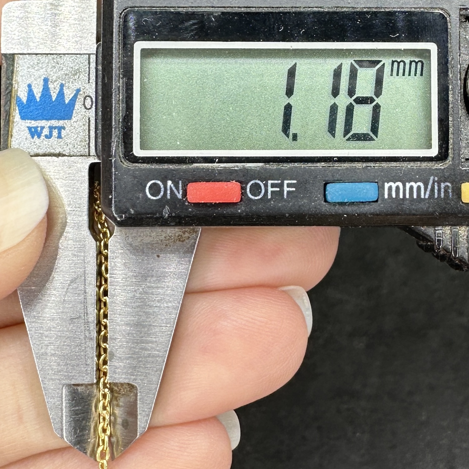 รหัส 61121 สร้อยคอ 3 สี ตุ้งติ้ง ทับทิม มรกต เพชรซีก ครึ่งหน้า ทอง90 ตะขอทอง96.5 งานสวยมาก นน. 7.68 g