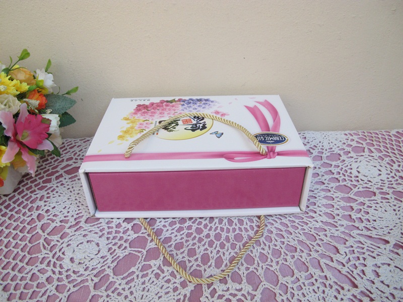 เซตชาม ตะเกียบ 2ชุด แพ็คกล่องสายงามหรู พร้อมโบว์และป้ายชื่อ