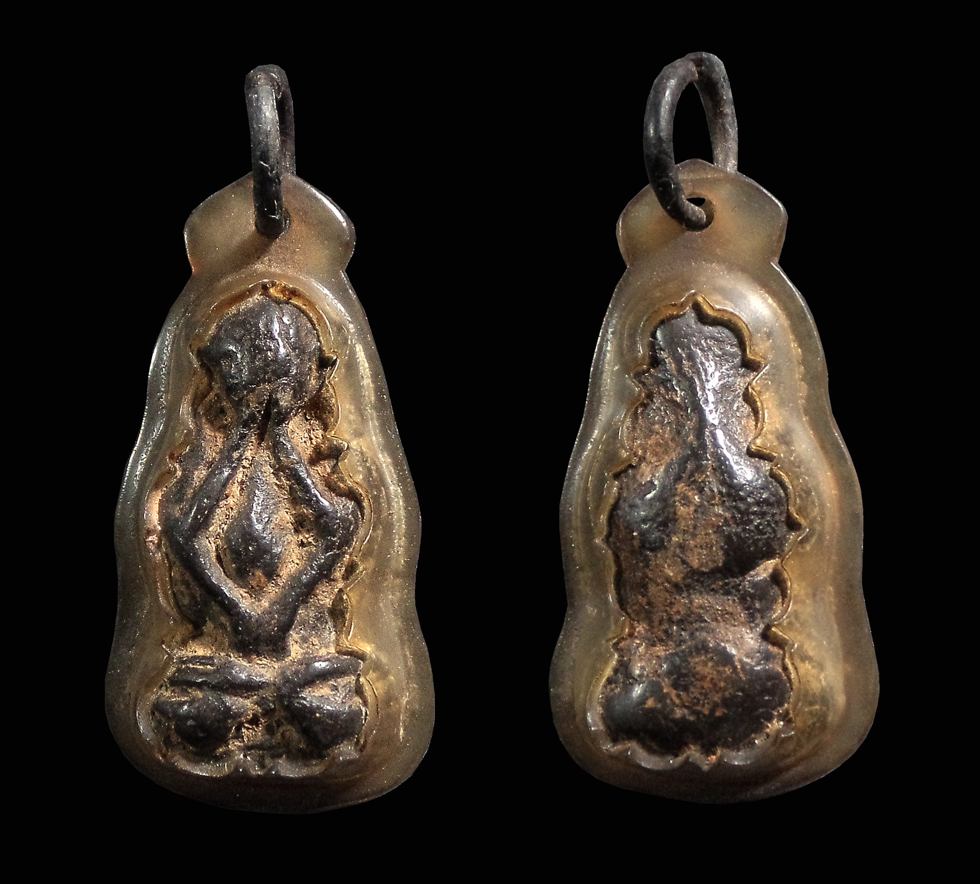 พระปิดตาเนื้อผงคลุกรัก ไม่ทราบที่