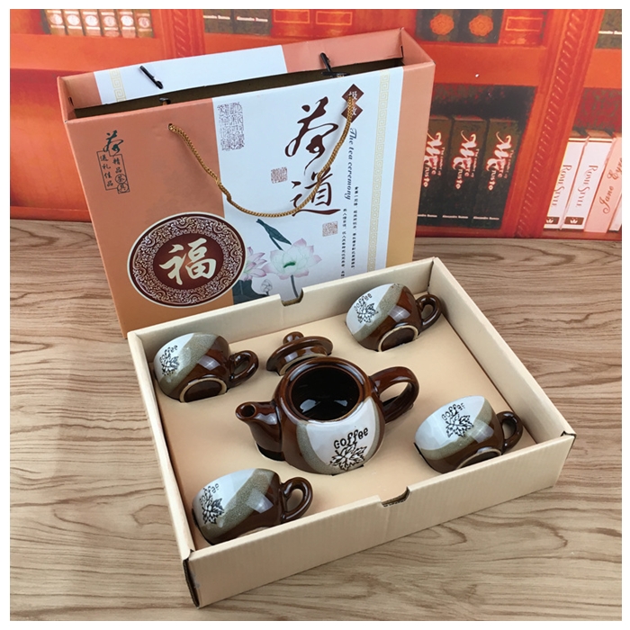 ชุดกาน้ำชาพร้อมถ้วย 4 ใบ สีน้ำตาล ใส่กล่องสวยหรู พร้อมป้ายชื่อ