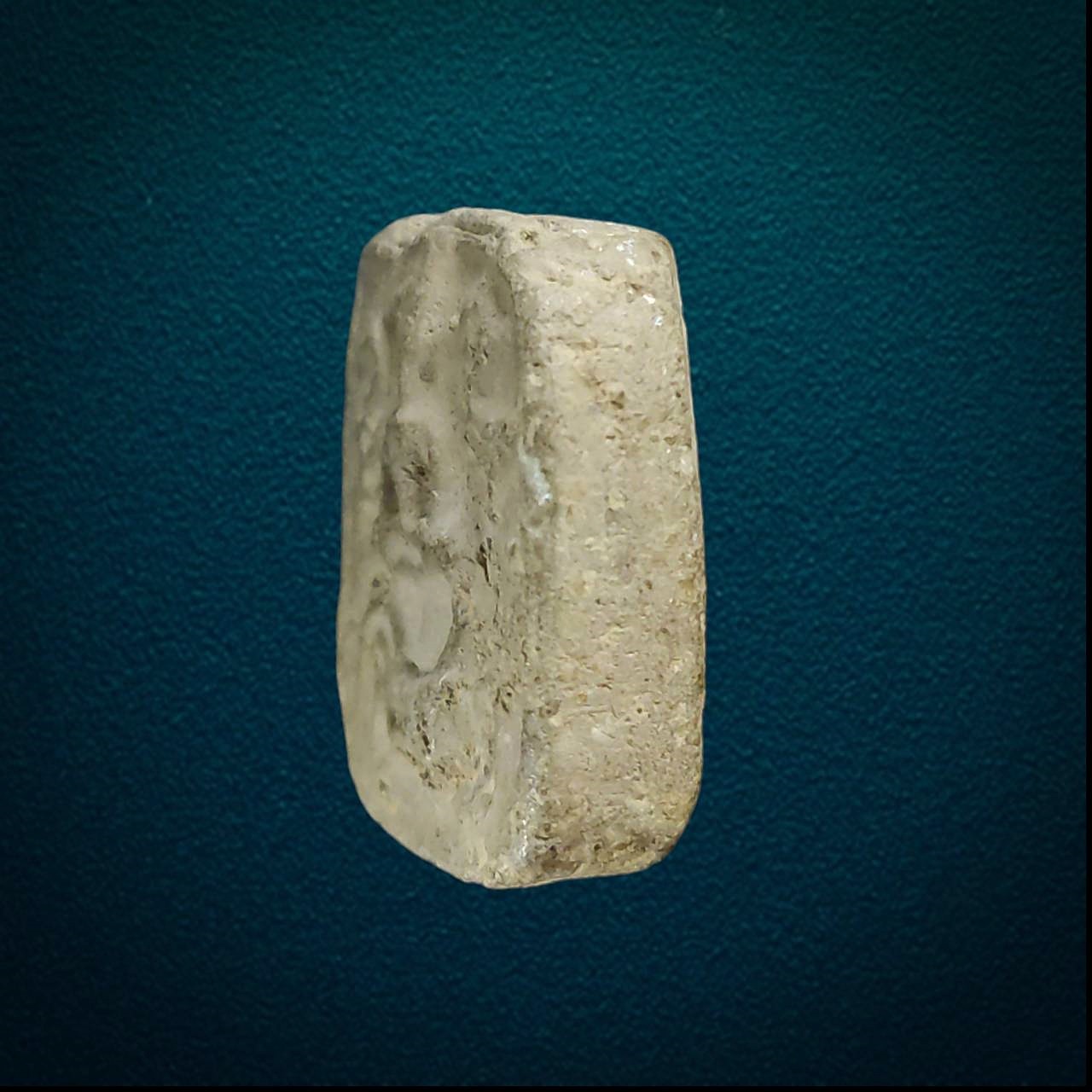 พระพิมพ์หลวงพ่อปาน วัดบางนมโค ปี 2527 พิมพ์หลังไก่ เนื้อดิน จ.อยุธยา