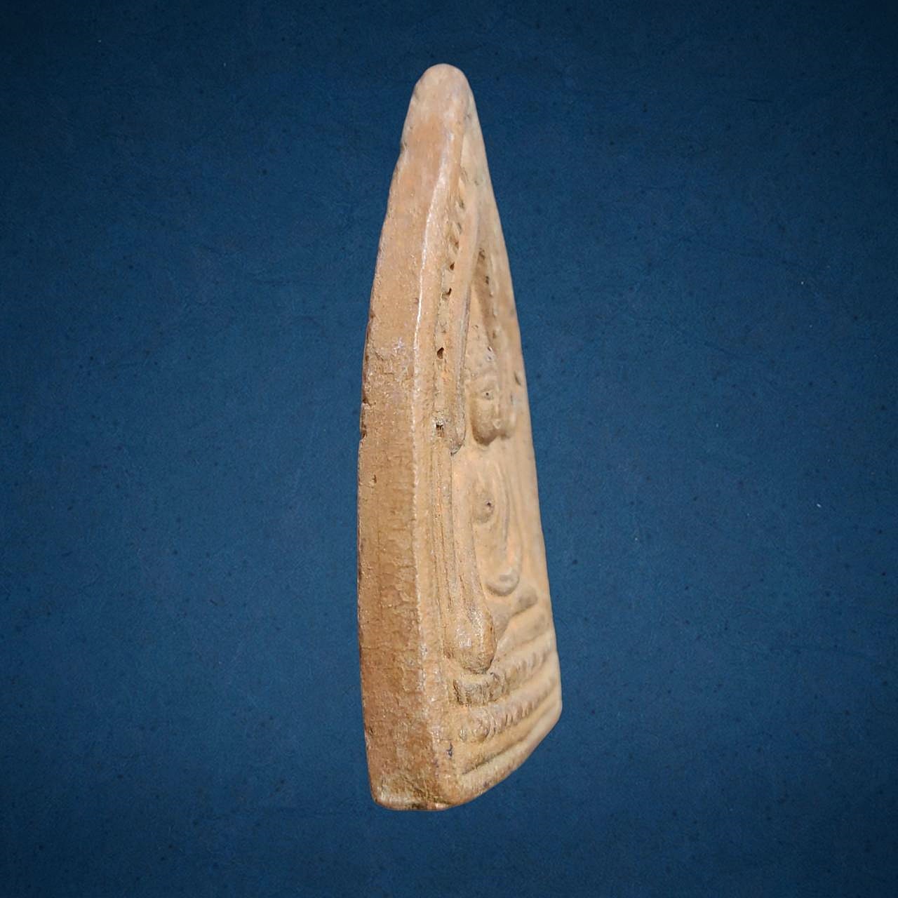 พระขุนแผนซุ้มเรือนแก้ว หลวงพ่อกวย วัดโฆสิตาราม ชัยนาทเนื้อดิน ก่อนปี 2509