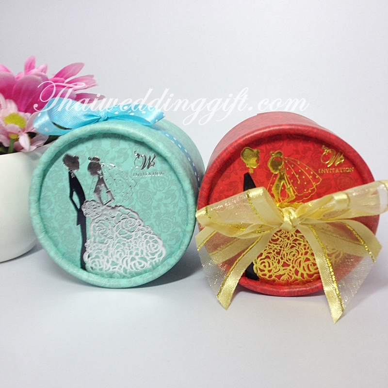 กล่องกระดาษกลมใส่ของ คละสี ผูกโบว์พร้อมป้ายช่ื่อ