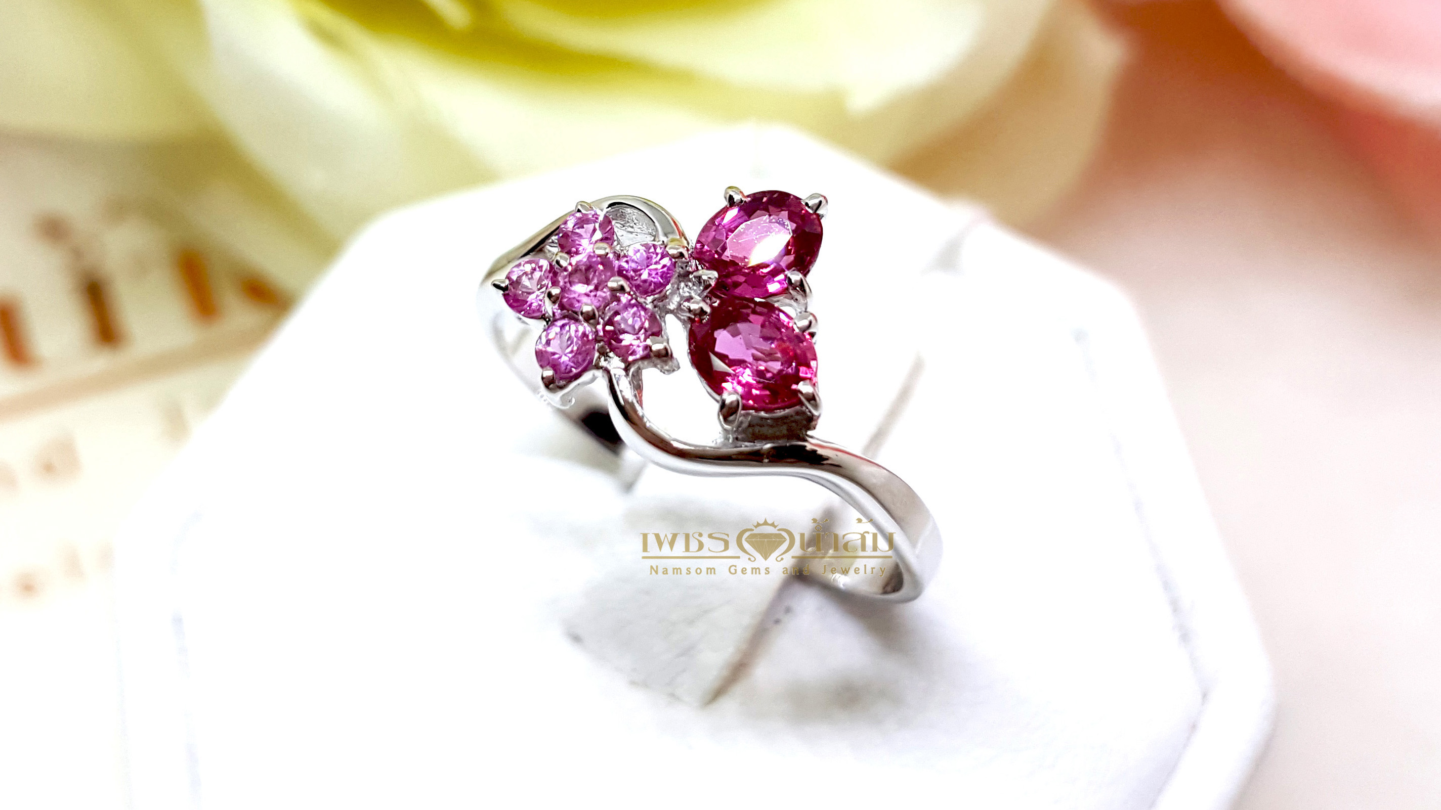 แหวนพลอยทับทิม สีชมพู Pink Sapphire วงเล็ก ดีไซน์วัยรุ่น เหมาะสำหรับคุณผู้หญิง