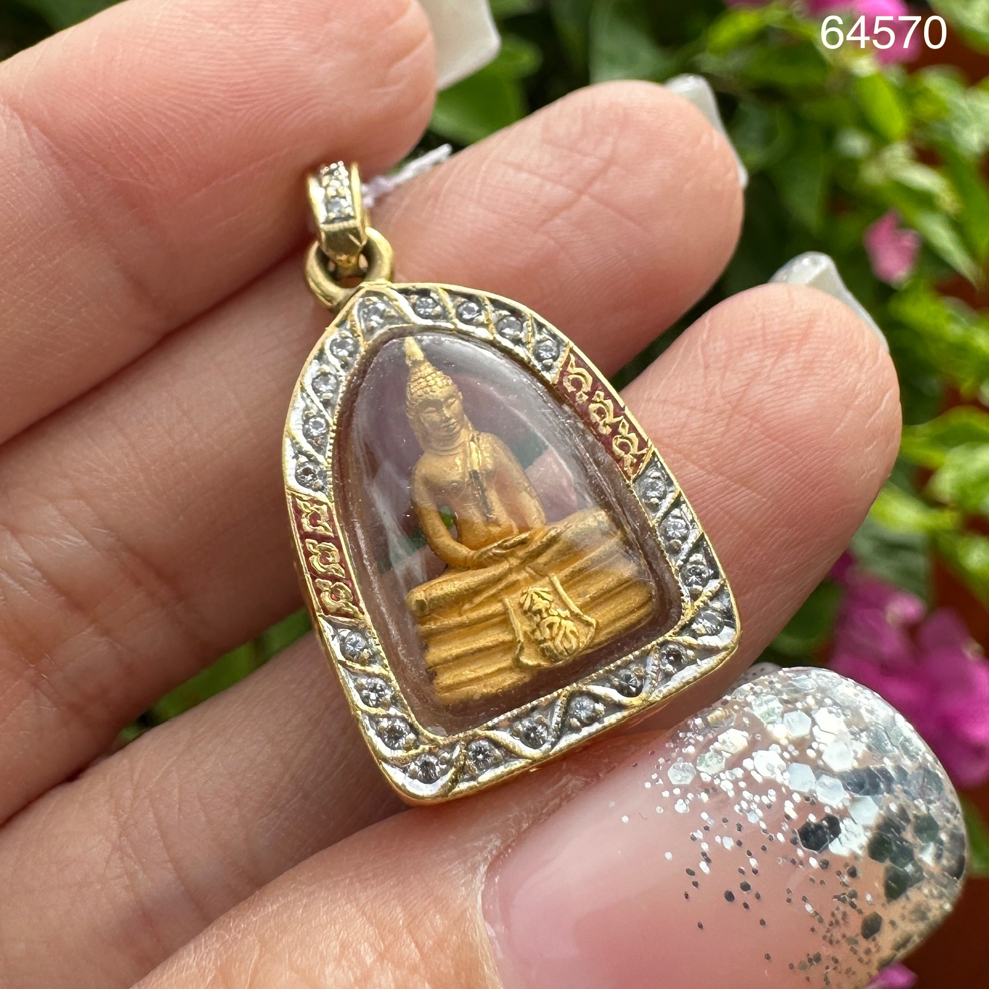 รหัส 64570 หลวงพ่อโสธร เนื้อทองคำ กรอบทอง ฝังเพชร 25 เม็ด 0.25 กะรัต นน. 8.10 g