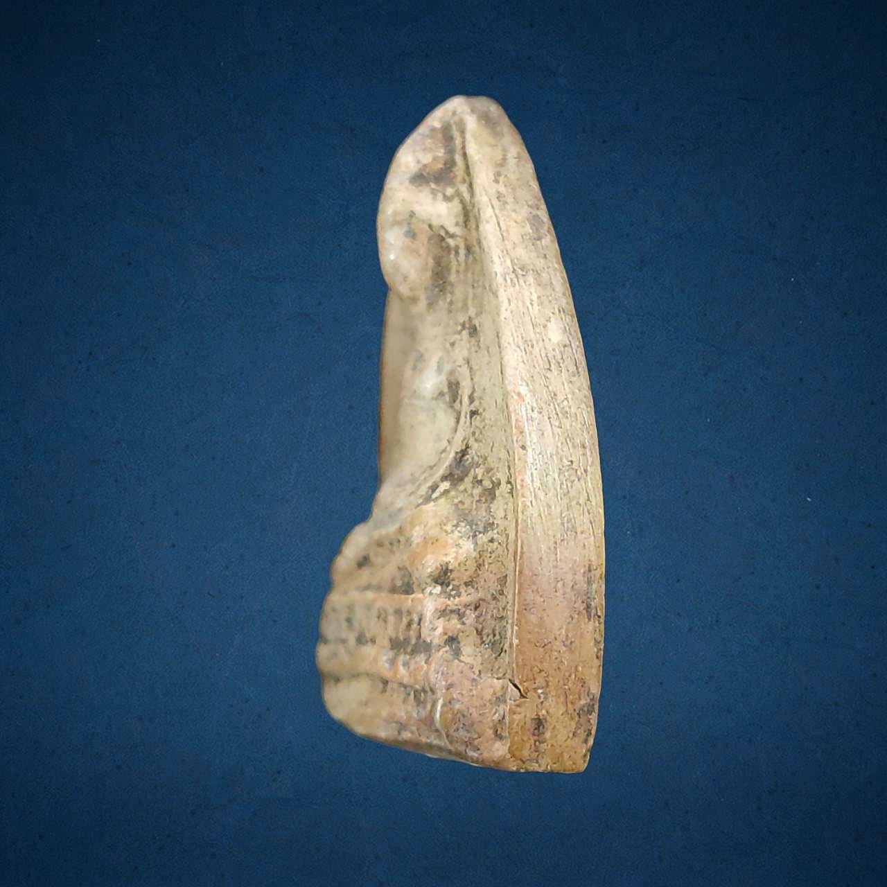 พระสรรค์นั่ง กลีบบัว ชัยนาท พิมพ์สมาธิ เนื้อดิน พบเจอน้อย