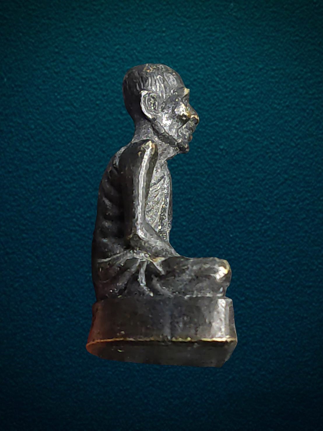 รูปหล่อเหมือน หลวงพ่อกุหลาบ วัดใหญ่สว่างอารมณ์ จ.นนทบุรี ปี2537