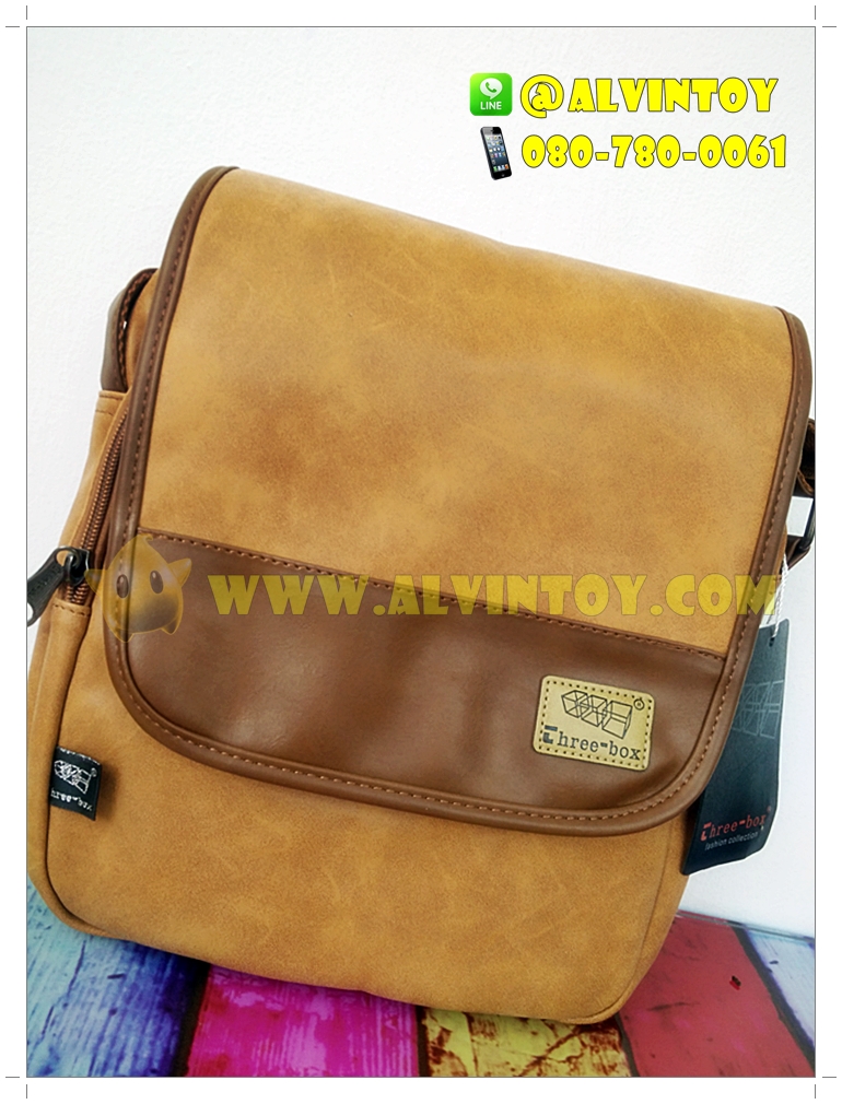 กระเป๋าหนังสะพายข้าง Three-Box สีน้ำตาล