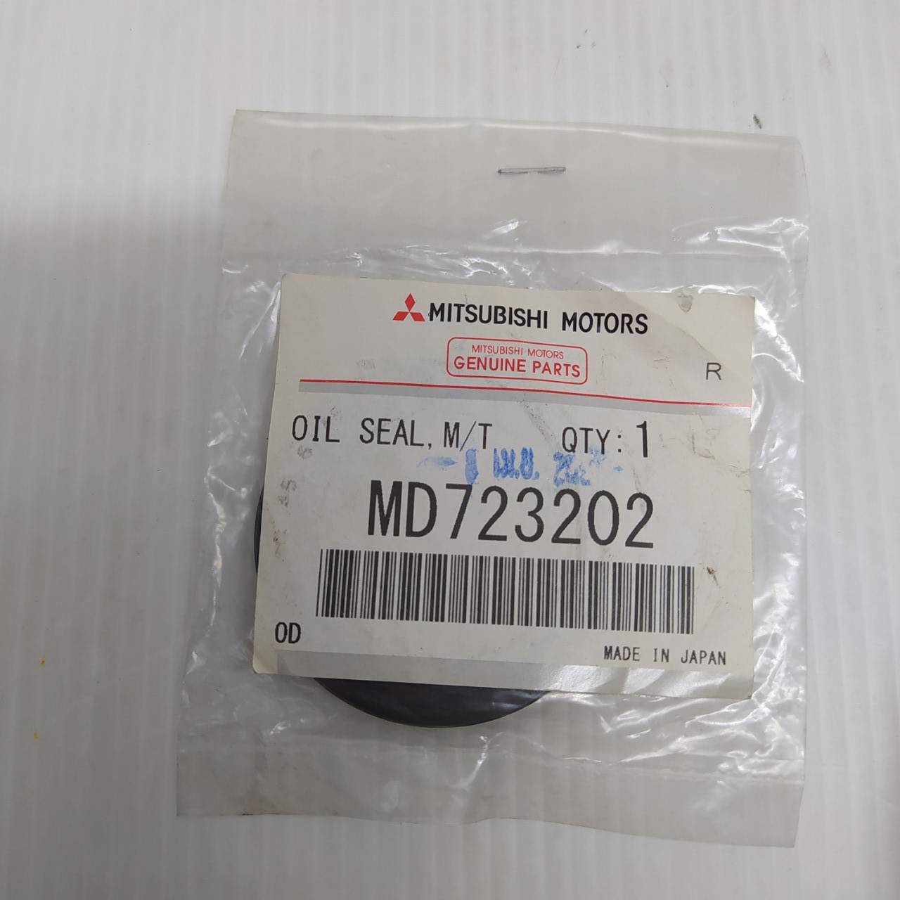 (แท้ศูนย์) ซีลก้านเกียร์ 4 MITSUBISHI K14 / L200 / TRITON เบนซิน มิตซูบิชิ ขนาด ใน 30 นอก 45 สูง 6 มิล เบอร์ MD723202 ยี่ห้อ MITSUBISHI