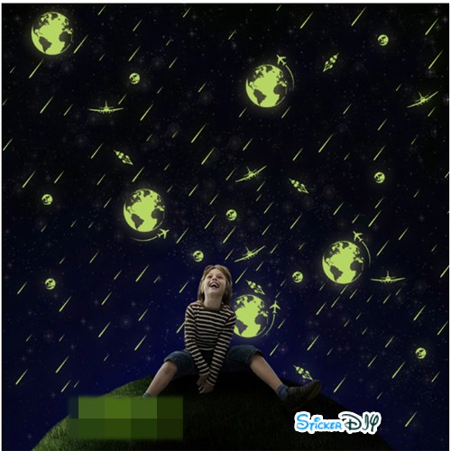 Transparent Luminescent Wall Sticker สติ๊กเกอร์ติดผนังเรืองแสง EARTH (กว้าง36cm.xสูง26cm.)
