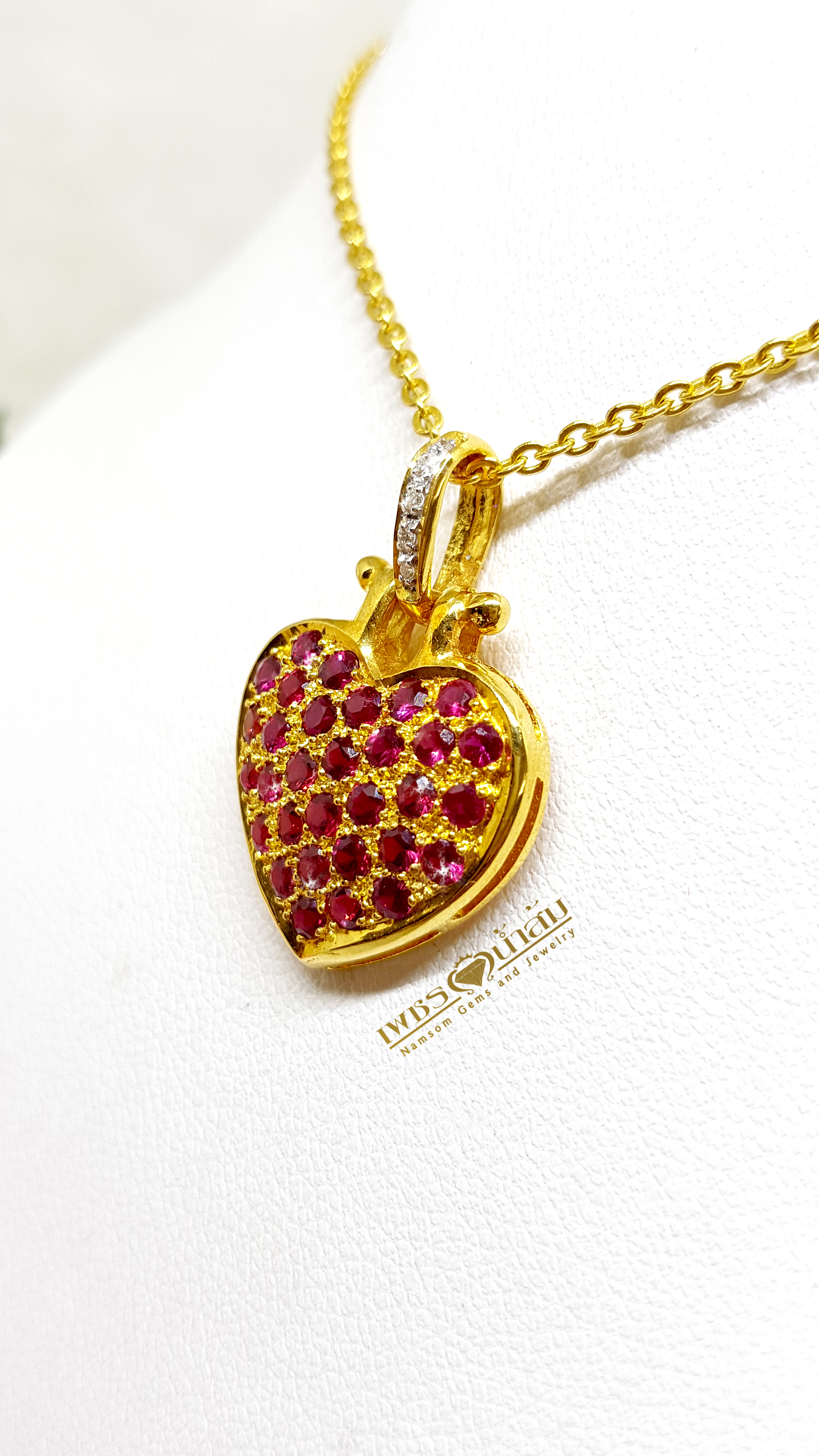 จี้พลอยทับทิม Ruby ทรงหัวใจ สีแดงสด การออกแบบเข้าขั้น งานคลาสสิก อ่อนชัอยยิ่ง