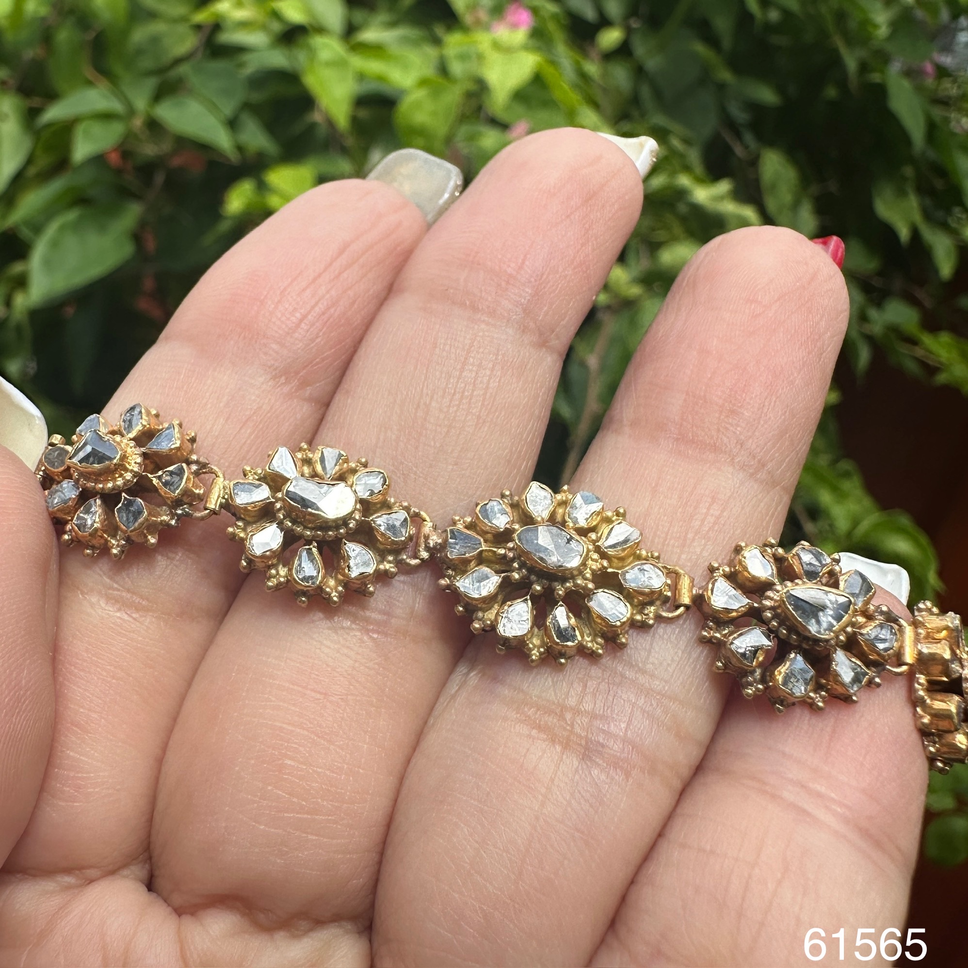 รหัส 61565 สร้อยข้อมือ เพชรซีก กระจุก ครึ่งหน้า ทอง90 งานสวย น่าสะสม นน. 9.04 g