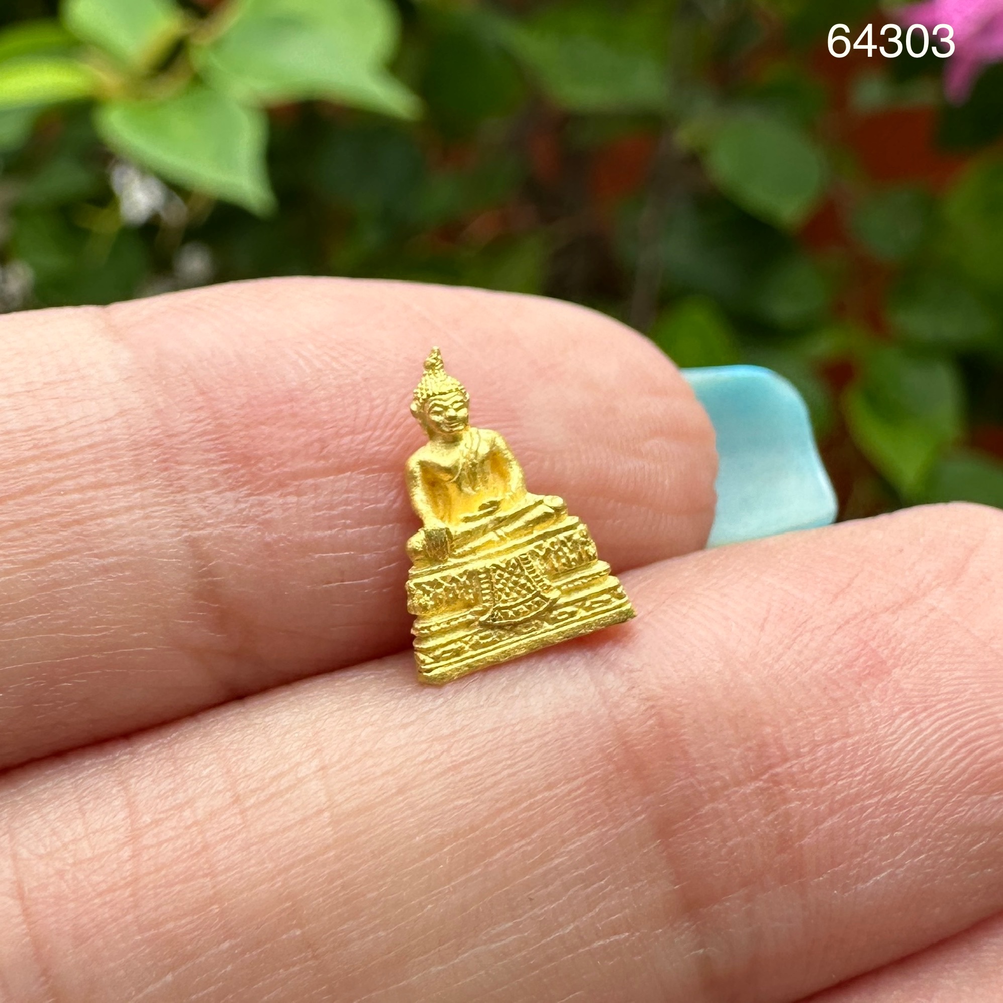 รหัส 64303 หลวงพ่อวัดไร่ขิง เนื้อทองคำ ลอยองค์ นน. 1.45 g
