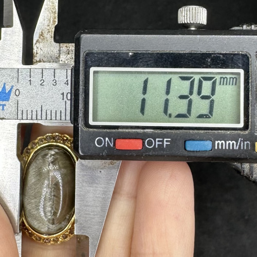 รหัส 55255 แหวน ไหมเงิน ล้อมเพชรซีกลูกโลก ทอง90 งานเก่า นน. 11.70 g