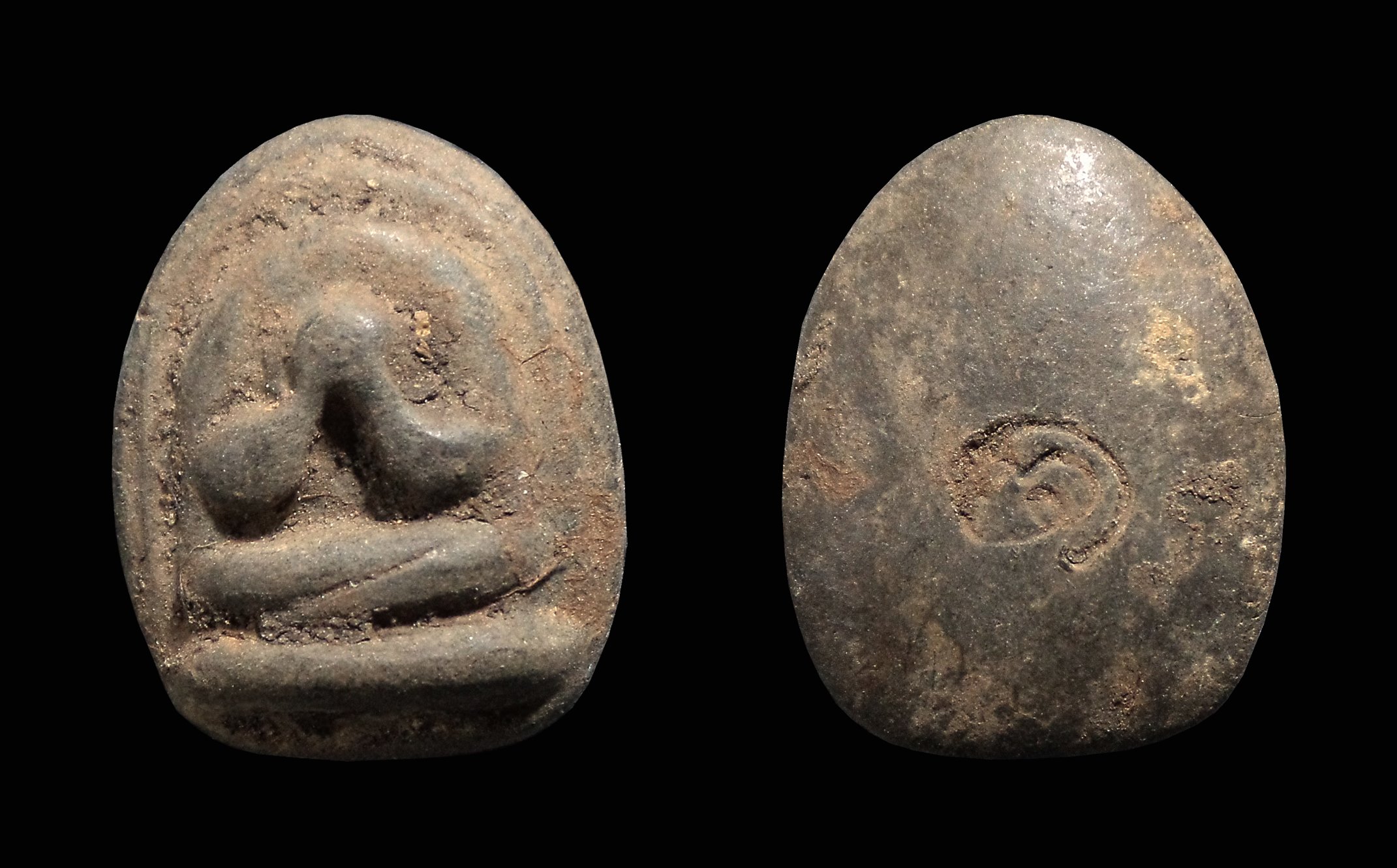 พระปิดตาเนื้อผงคลุกรัก